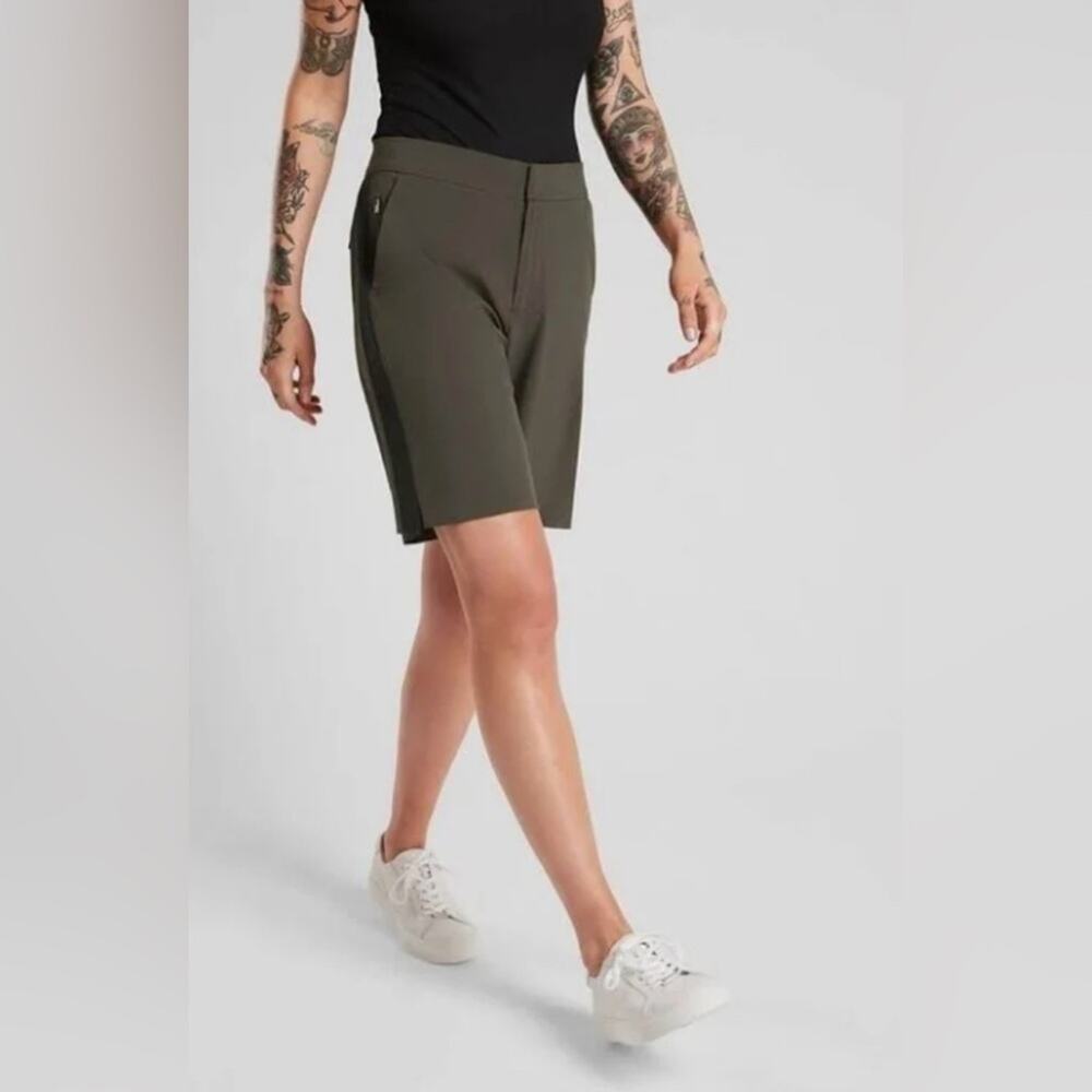 Gorpcore Athleta Athletic Tribeca Bermuda Walking Shorts Sz 6 gray black stretch